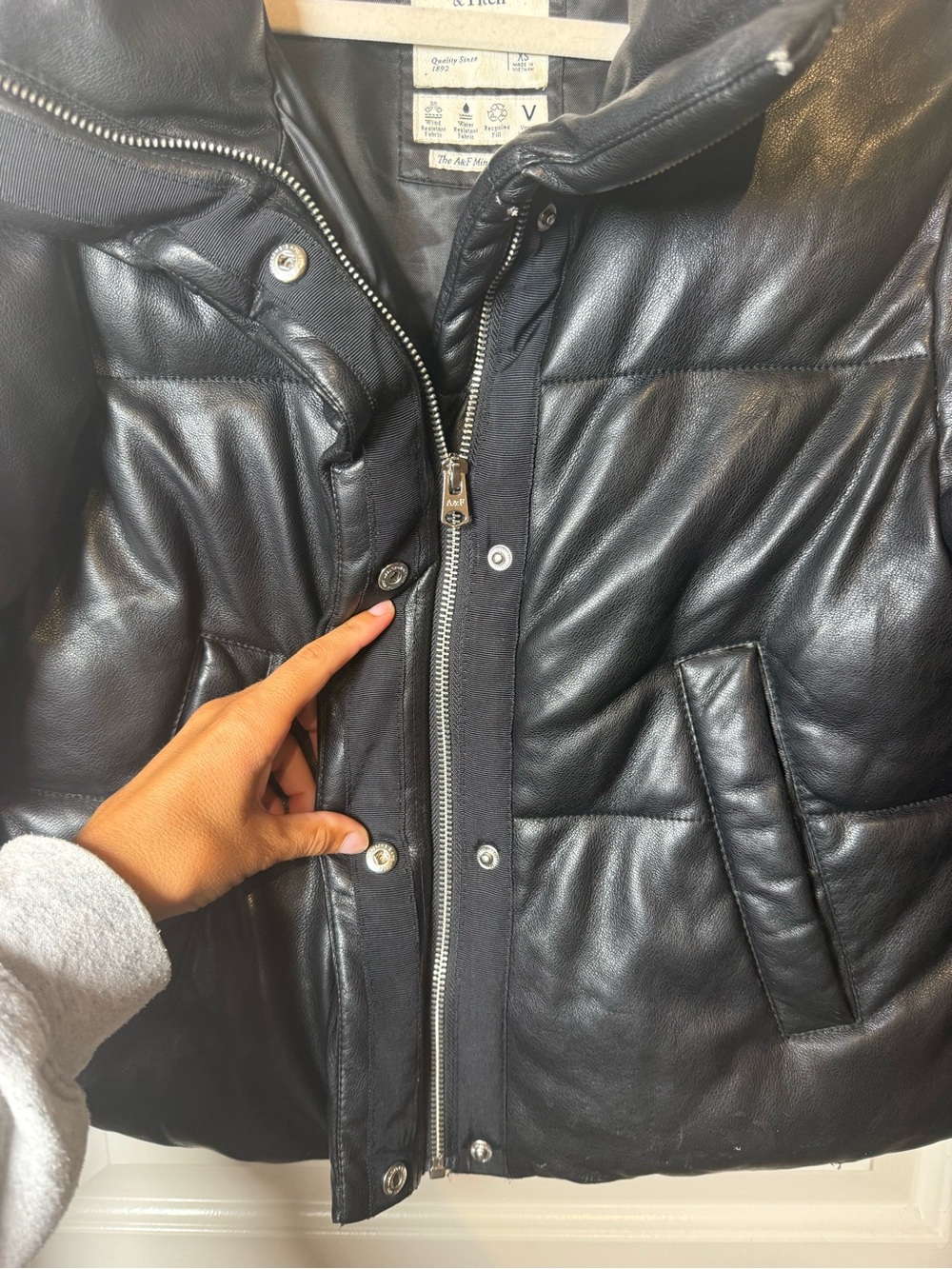 Abercrombie & Fitch Black Cropped Puffer Jacket - Picture 5 of 7